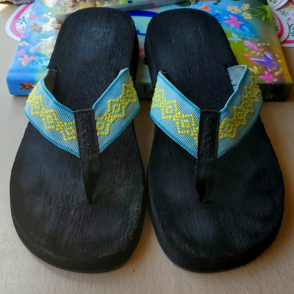Reef flip flop, size 11, teal and yellow